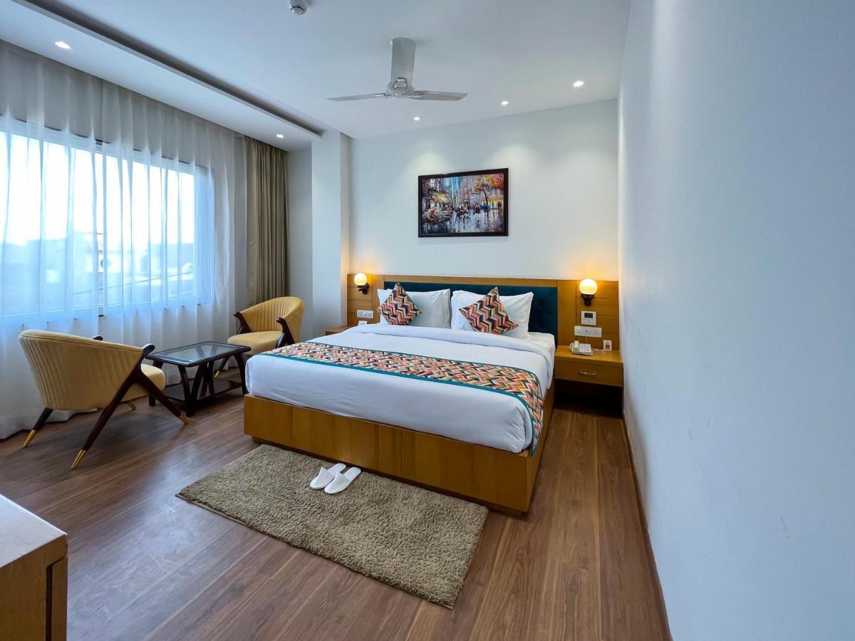 Hotel Classio Royale Amritsar Exterior photo