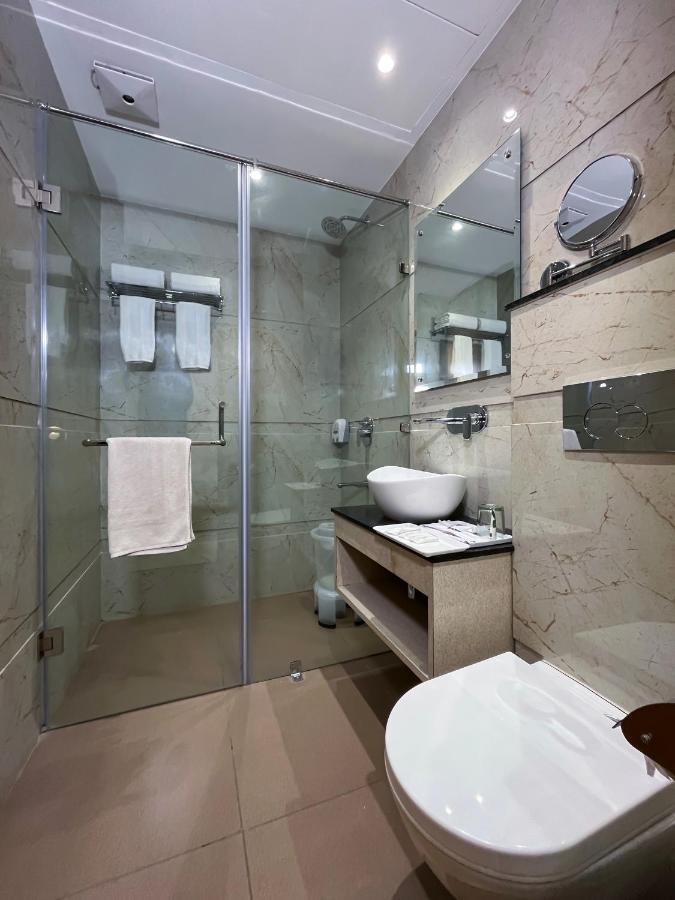 Hotel Classio Royale Amritsar Exterior photo